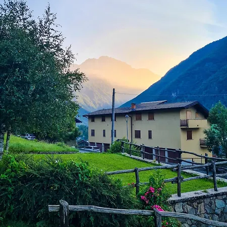 La Ca Granda, Quiet House With Mountain Views Ferienhaus